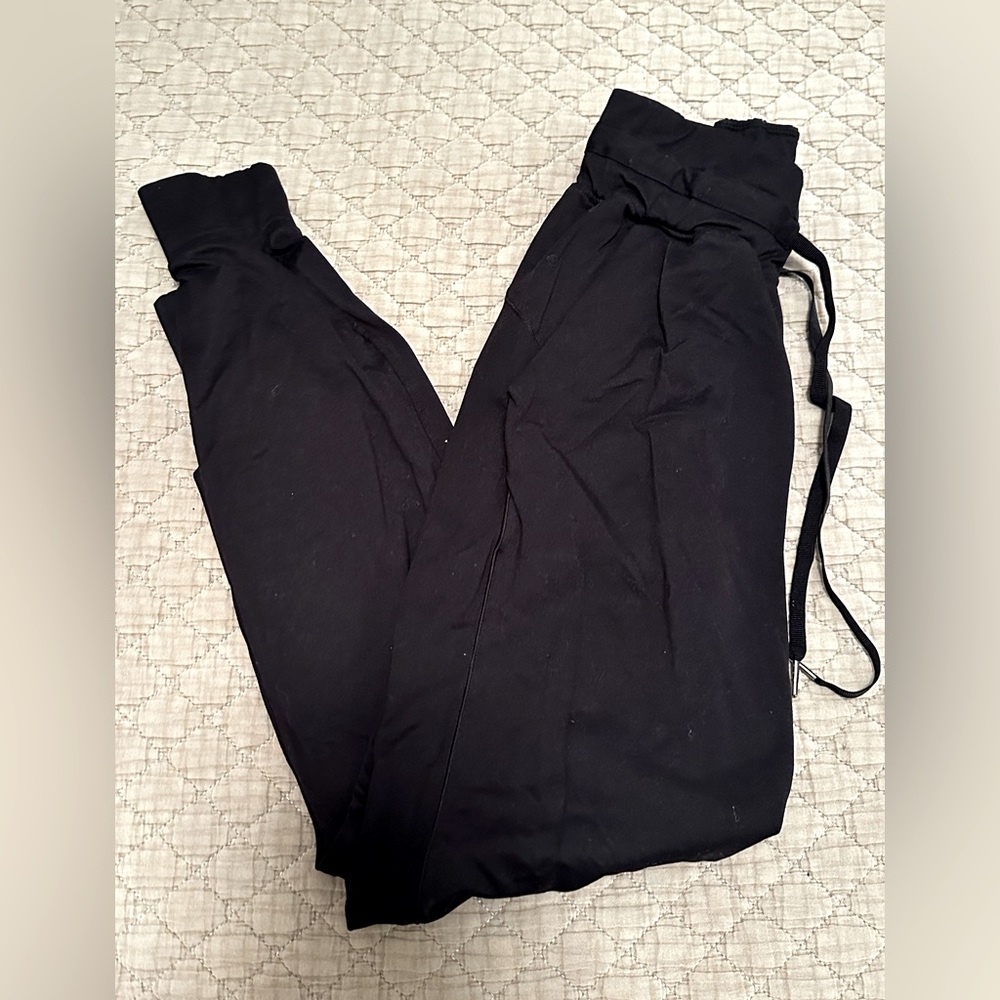 Paragon jogger, size small, black